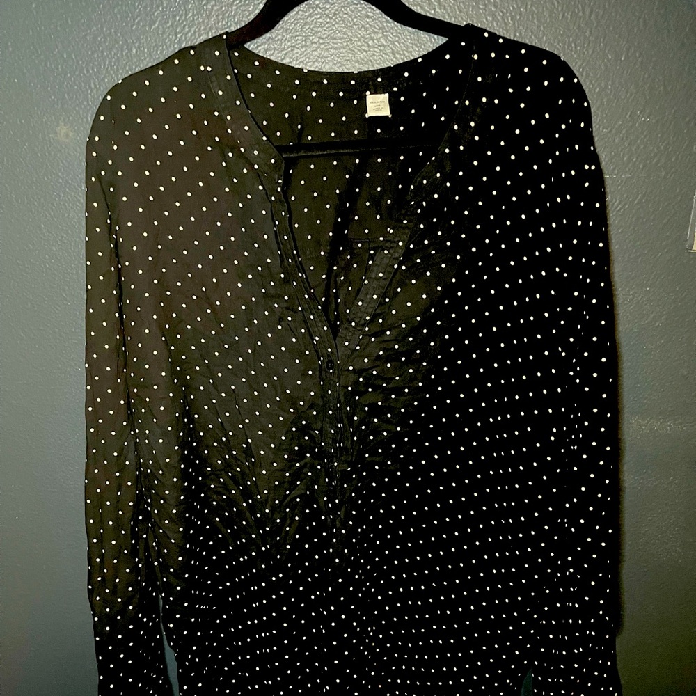 Black dress shirt (women’s)